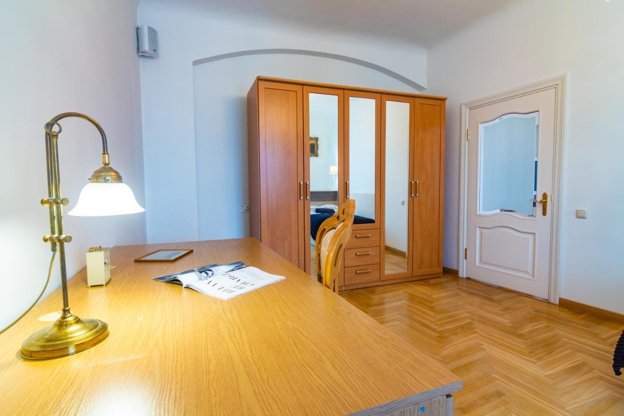 Classic Style Apartment In The Center Of Riga Kültér fotó