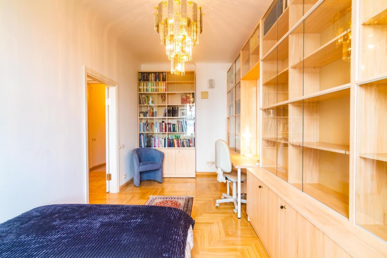 Classic Style Apartment In The Center Of Riga Kültér fotó