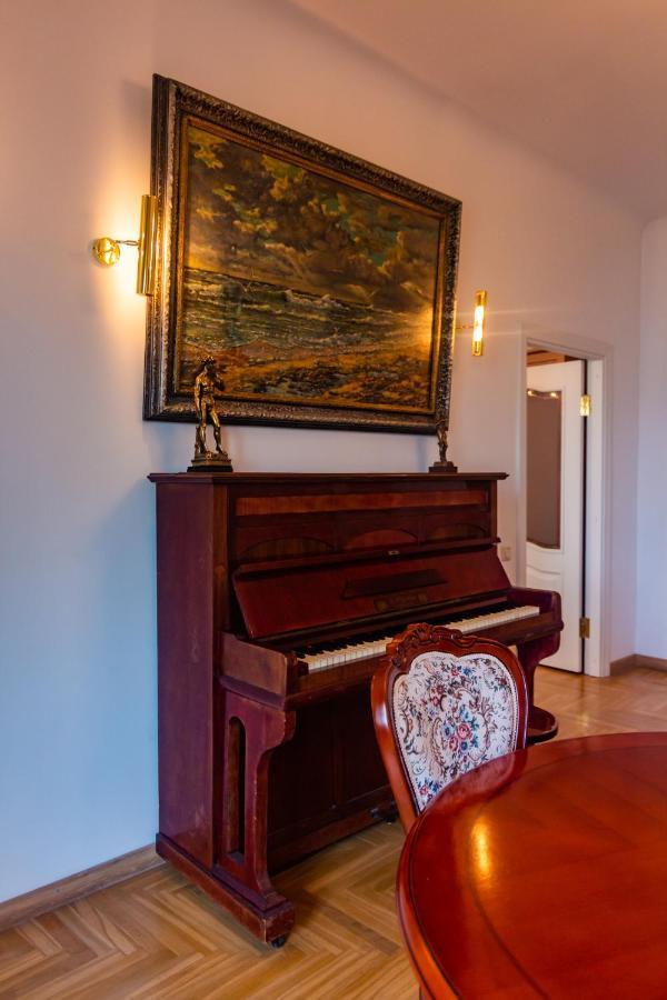 Classic Style Apartment In The Center Of Riga Kültér fotó