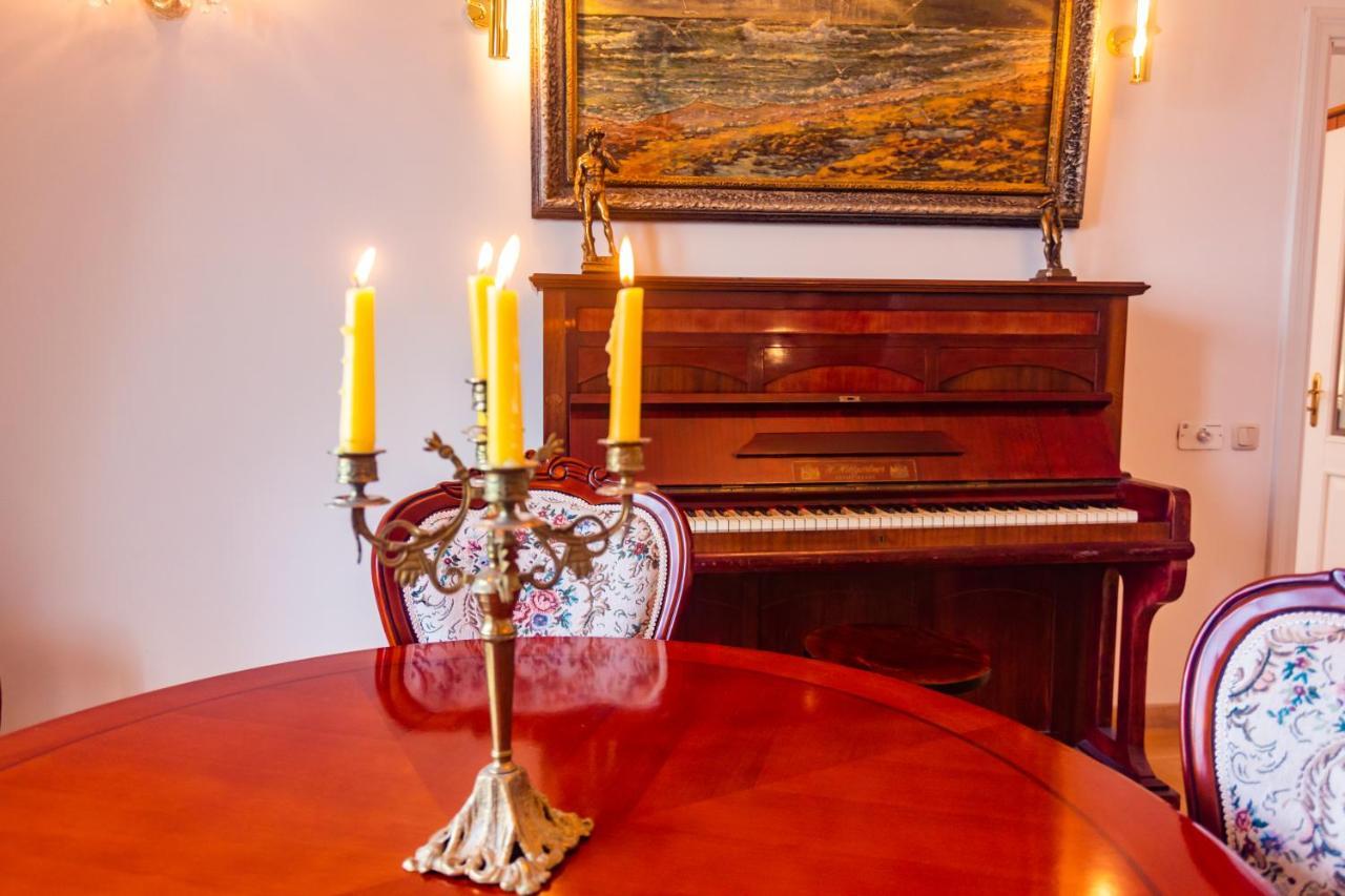 Classic Style Apartment In The Center Of Riga Kültér fotó